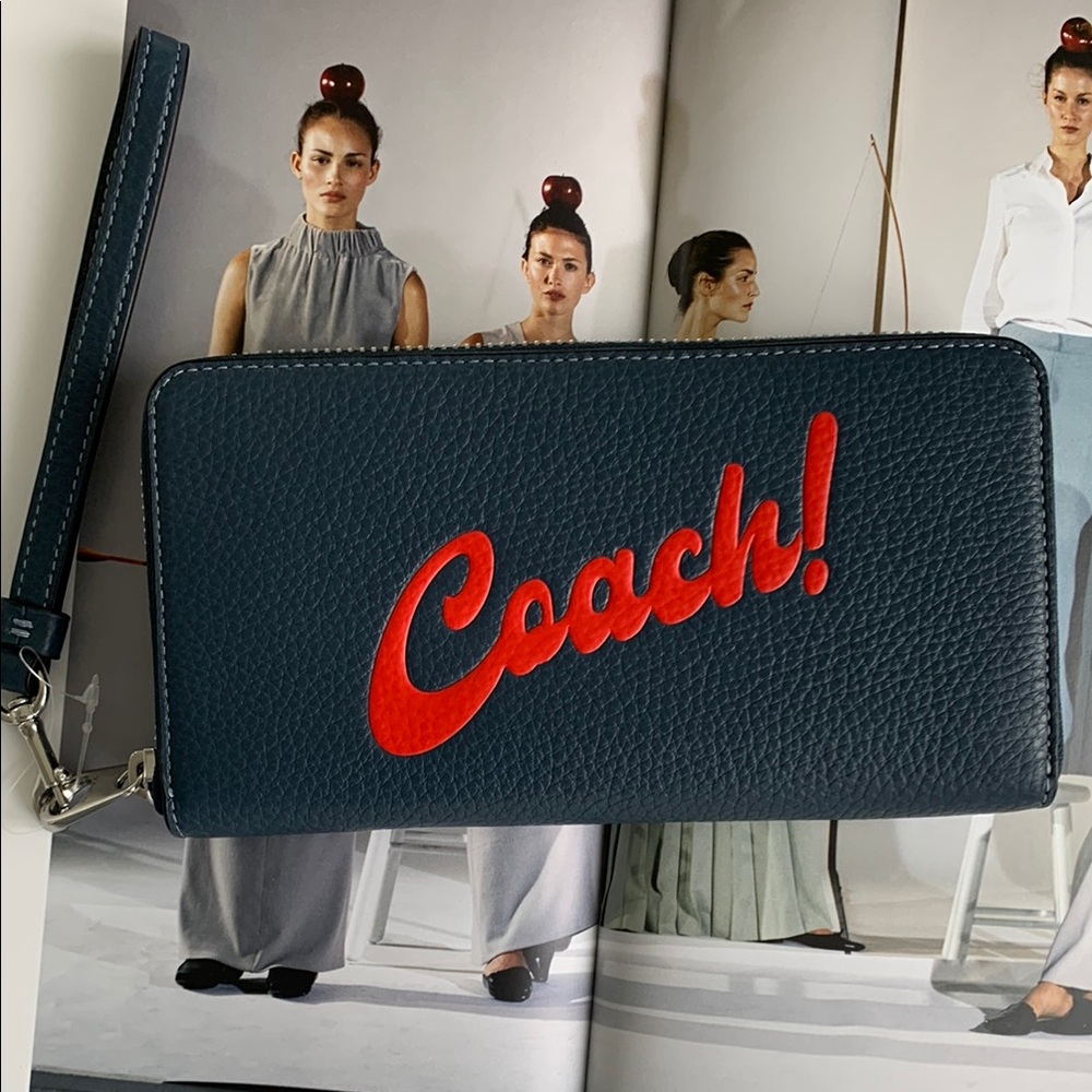 💙💛♥️ Coach Long Zip Around Wallet With Coach Graphic ♥️💛💙